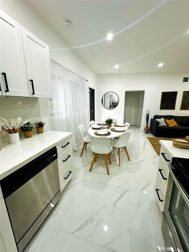 3 of 26 - 610 Nw 111th St, Miami, FL
