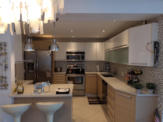 3 of 27 - 575 Crandon Blvd 706, Key Biscayne, FL