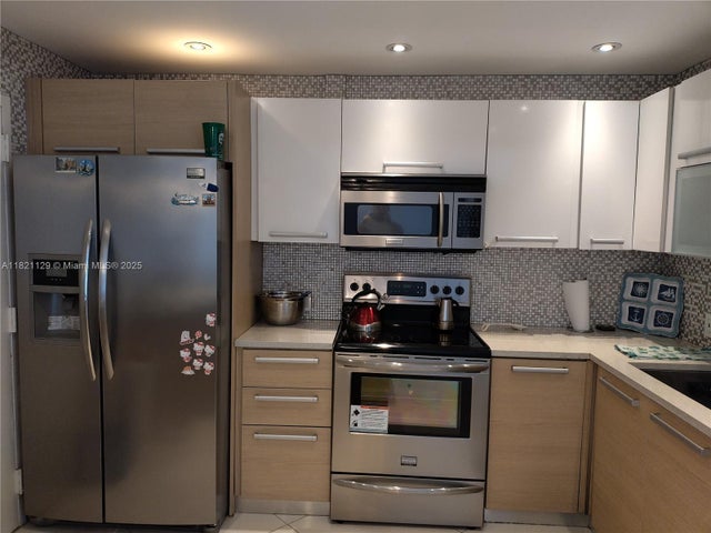 4 of 27 - 575 Crandon Blvd 706, Key Biscayne, FL