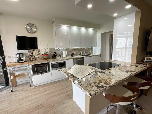 2 of 26 - 20191 E Country Club Dr 1903, Aventura, FL