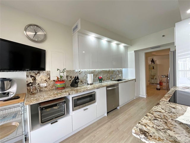3 of 26 - 20191 E Country Club Dr 1903, Aventura, FL