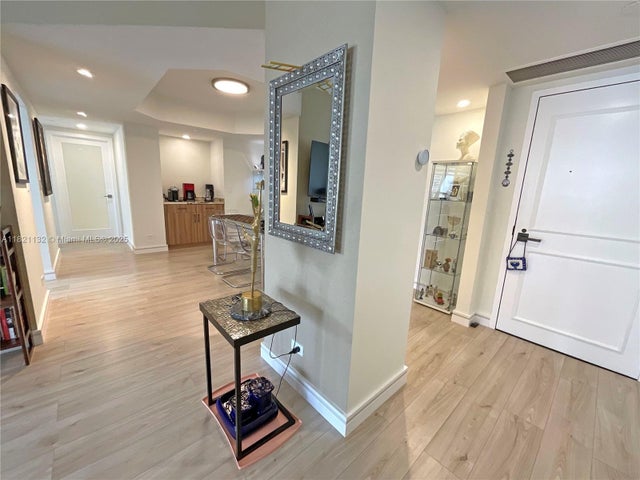 4 of 26 - 20191 E Country Club Dr 1903, Aventura, FL