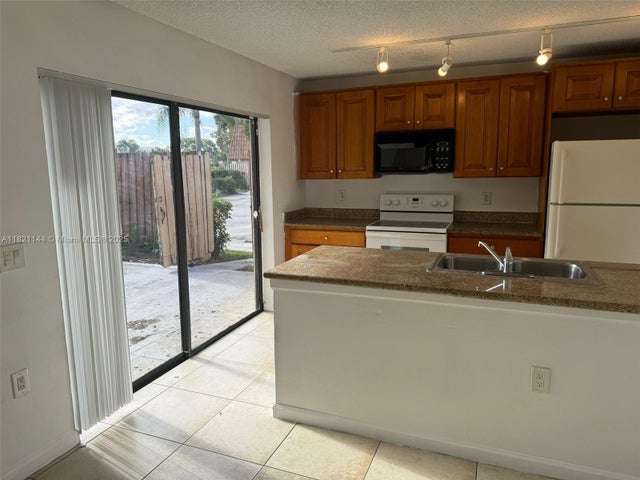 3 of 18 - 540 Green Springs Pl, West Palm Beach, FL