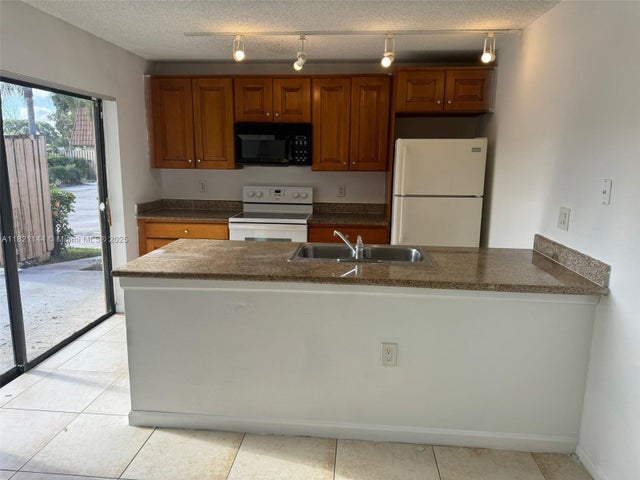 4 of 18 - 540 Green Springs Pl, West Palm Beach, FL