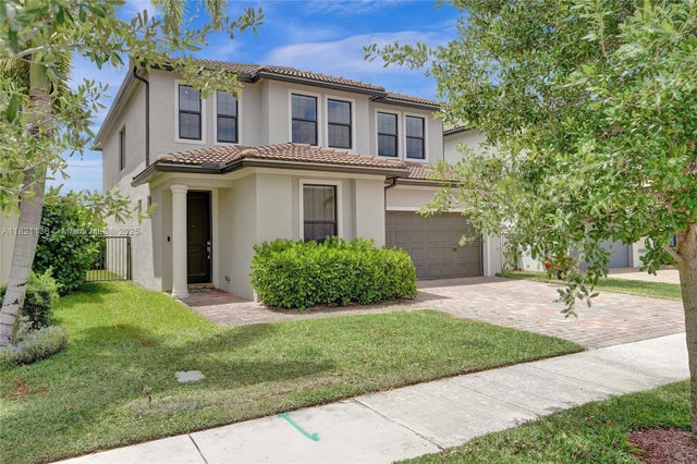 1 of 90 - 4833 San Fratello Cir, Lake Worth, FL