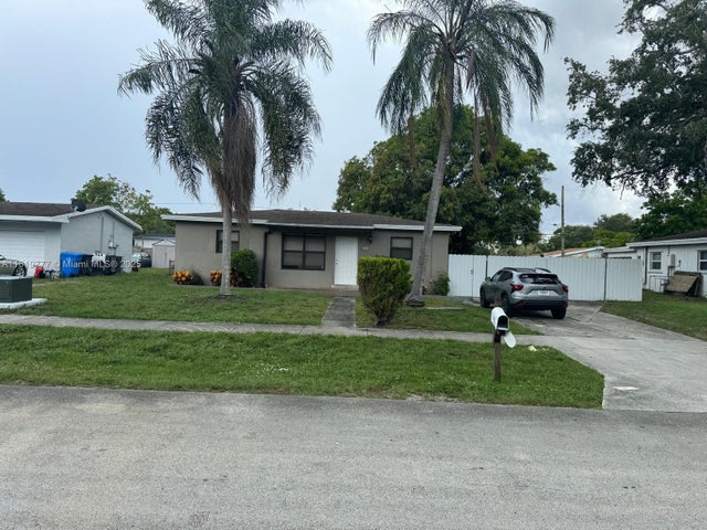 1 of 8 - 4620 Sw 31st Dr, West Park, FL