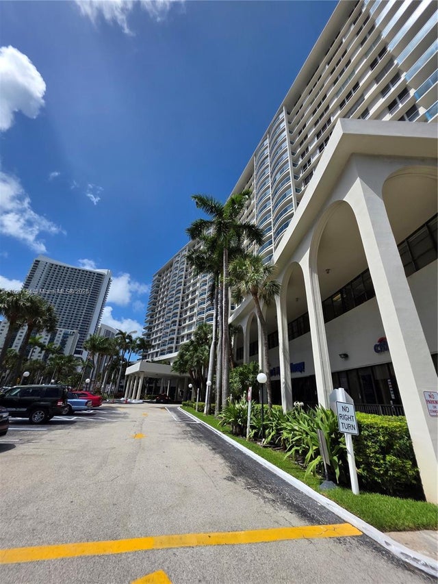3 of 44 - 3800 S Ocean Dr 425, Hollywood, FL