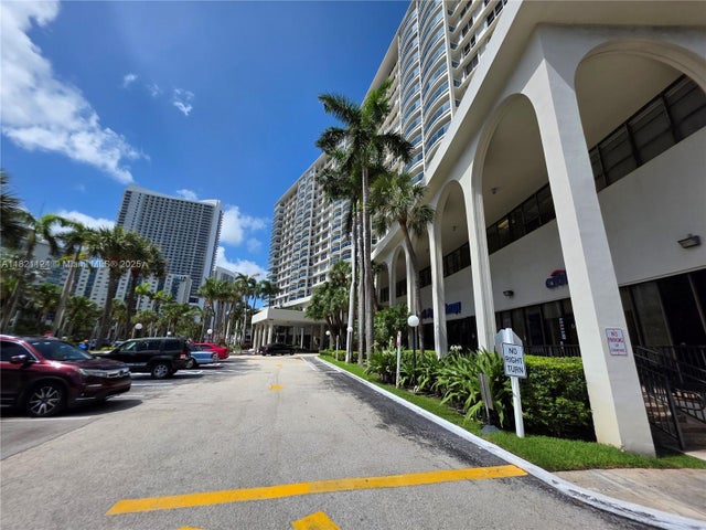 4 of 44 - 3800 S Ocean Dr 425, Hollywood, FL