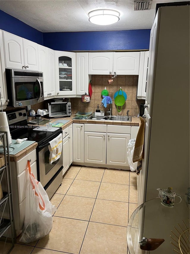 4 of 15 - 509 W 16 Street, Hialeah, FL