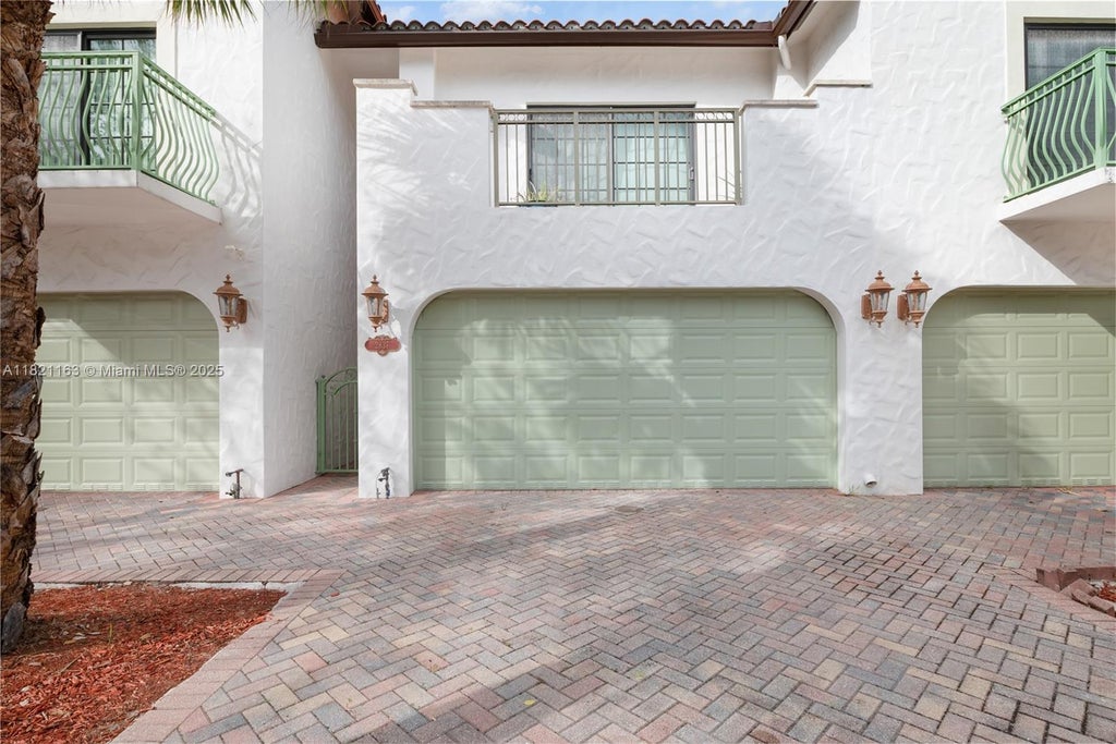 2837 Hidden Harbour Ct, Dania Beach