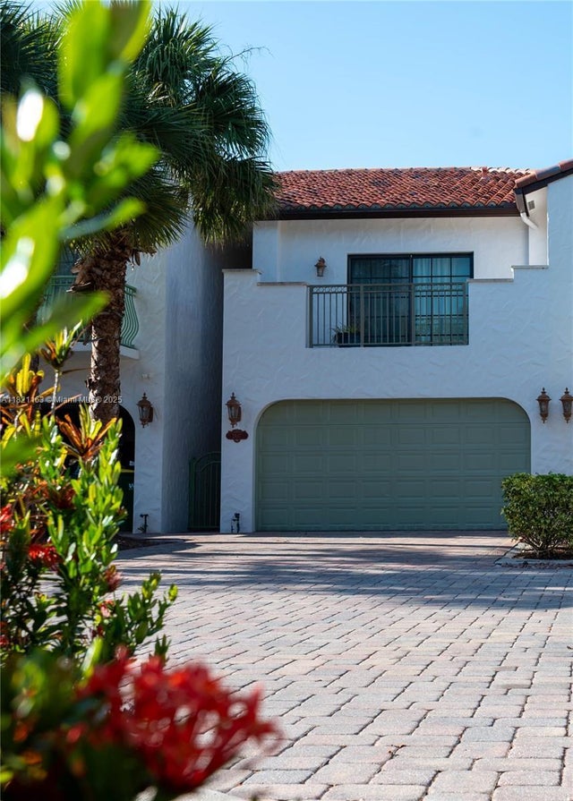 1 of 32 - 2837 Hidden Harbour Ct, Dania Beach, FL