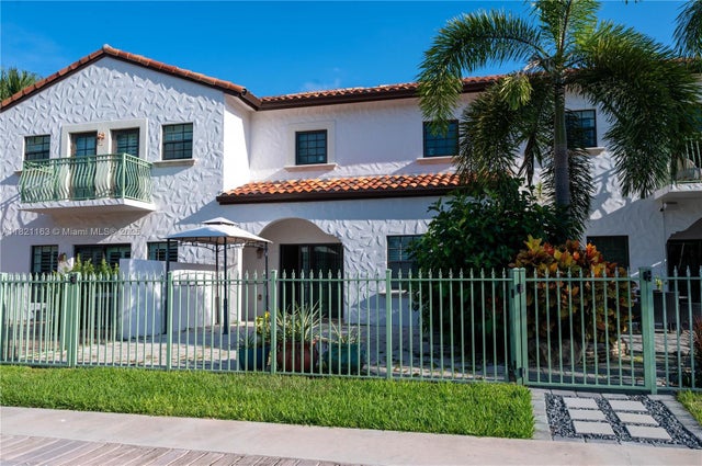3 of 32 - 2837 Hidden Harbour Ct, Dania Beach, FL