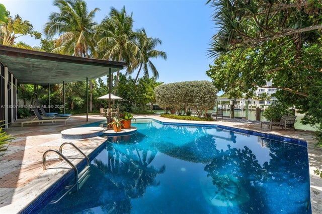 3 of 34 - 6165 Pine Tree Dr, Miami Beach, FL
