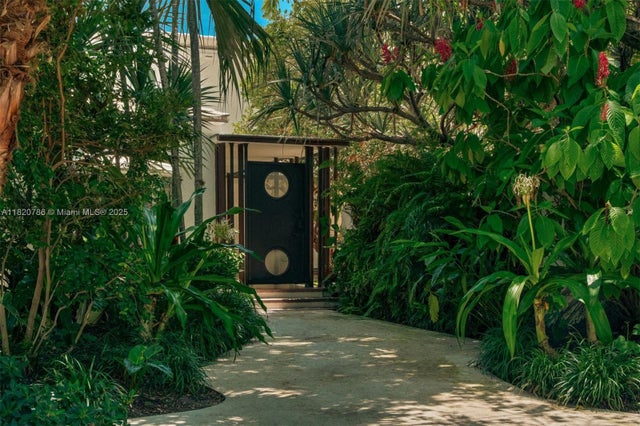 5 of 34 - 6165 Pine Tree Dr, Miami Beach, FL