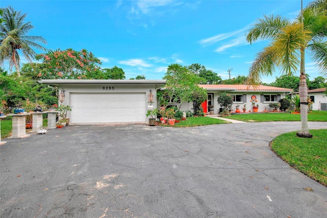 2 of 61 - 6285 Pine Ter, Plantation, FL