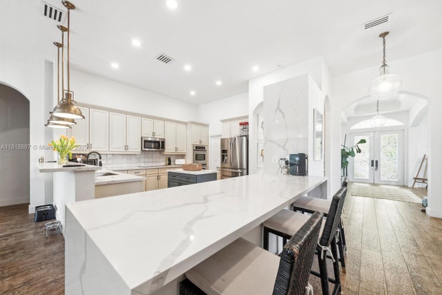 4 of 39 - 4864 Tropicana Ave, Cooper City, FL