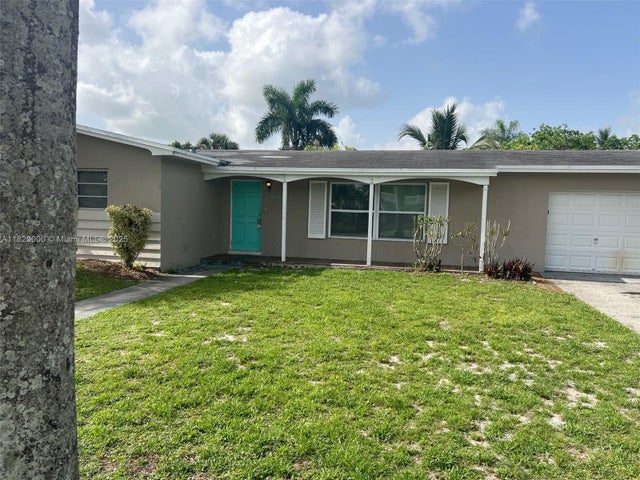 1 of 8 - 2720 Sw 18th St, Fort Lauderdale, FL