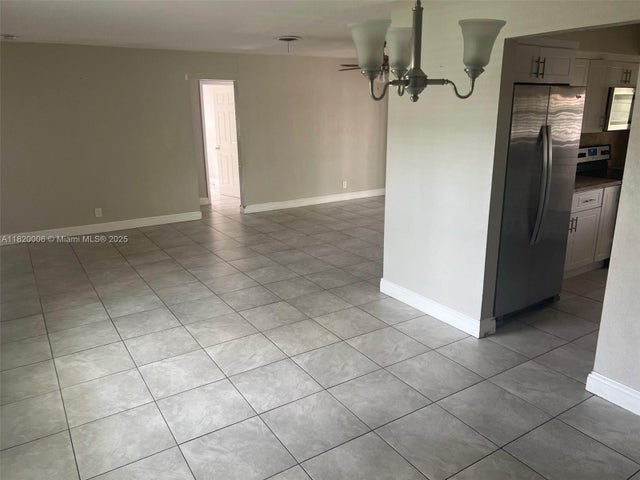 3 of 8 - 2720 Sw 18th St, Fort Lauderdale, FL