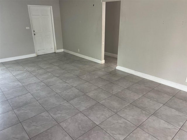 4 of 8 - 2720 Sw 18th St, Fort Lauderdale, FL