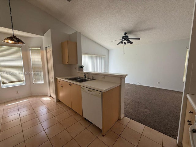 4 of 27 - 5657 Nw 121st Ave, Coral Springs, FL