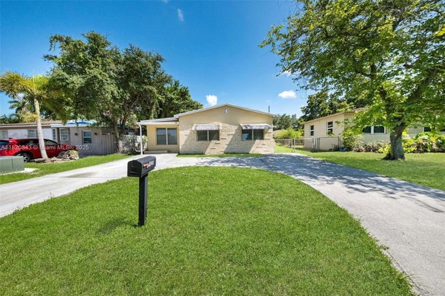 1 of 41 - 6428 Plunkett St, Hollywood, FL
