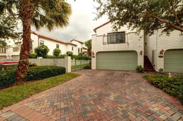 2 of 19 - 2916 Hidden Harbour Ct, Dania Beach, FL