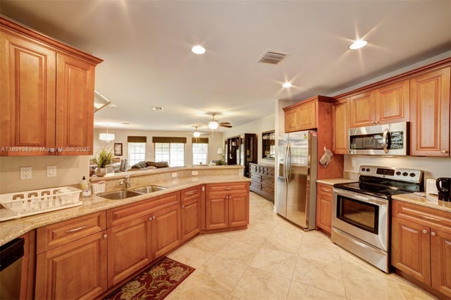 4 of 19 - 2916 Hidden Harbour Ct, Dania Beach, FL
