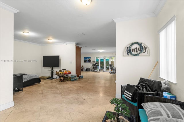 3 of 18 - 3154 Plaza St, Miami, FL
