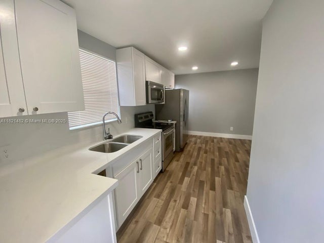 1 of 17 - 345 Ne 168th St, North Miami Beach, FL