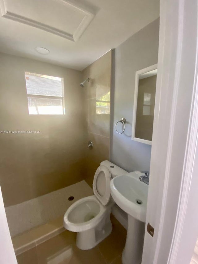 5 of 17 - 345 Ne 168th St, North Miami Beach, FL