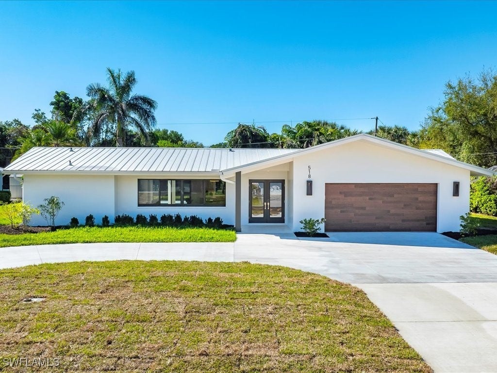 518 Cypress Way E, Naples