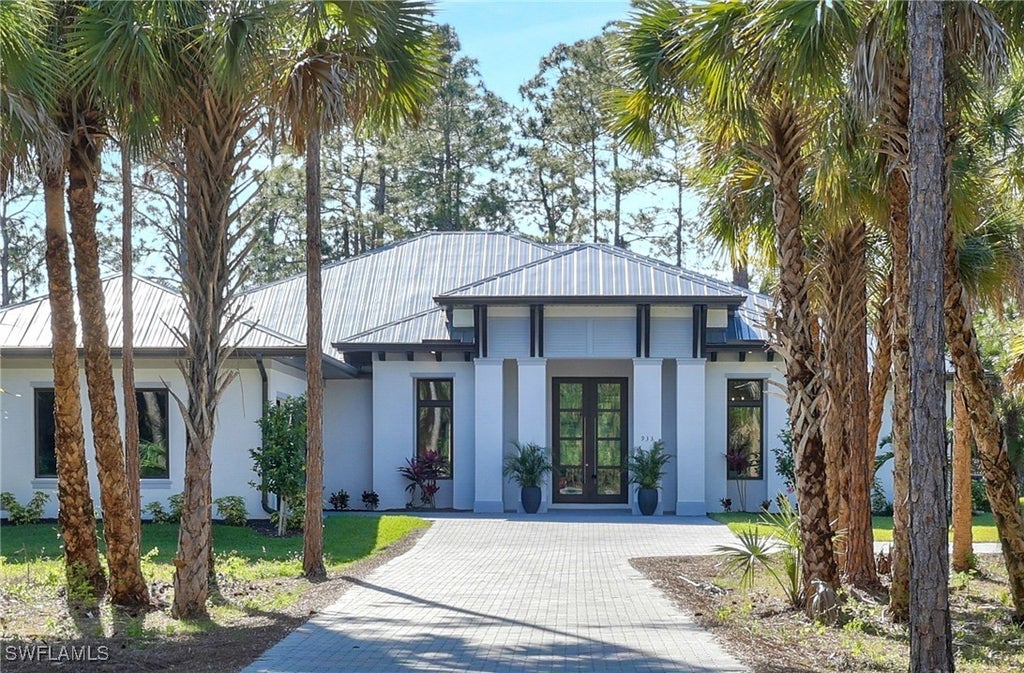 933 11th St Sw, Naples