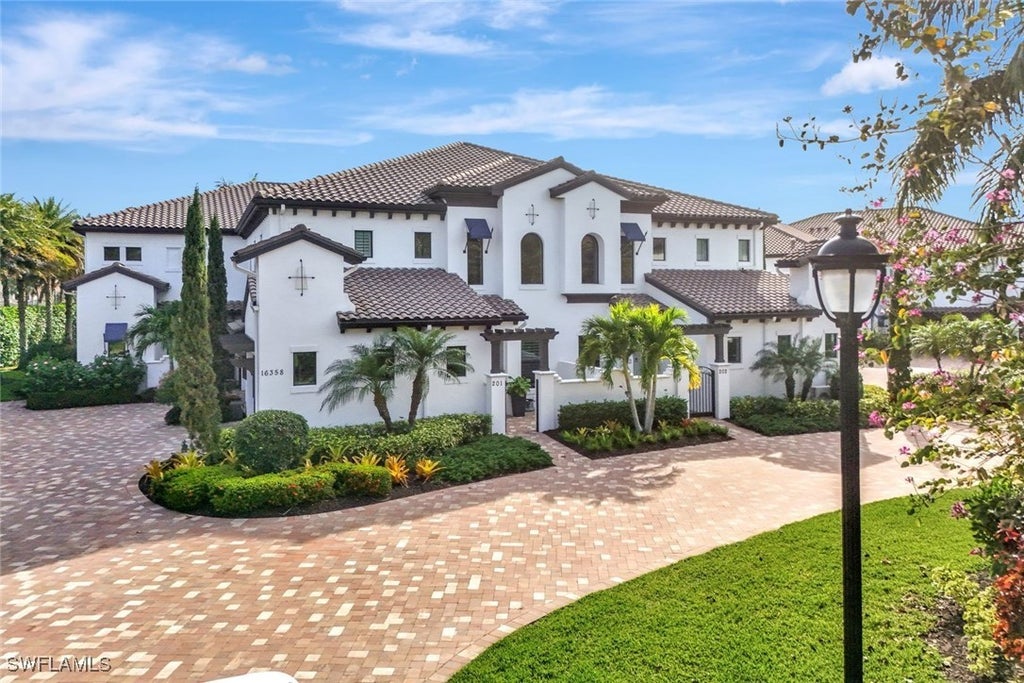 16358 Corsica Way 201, Naples