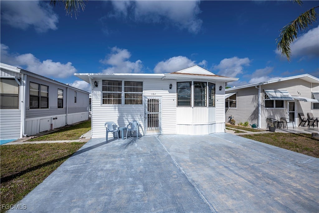 182 Caravan Cir, North Fort Myers