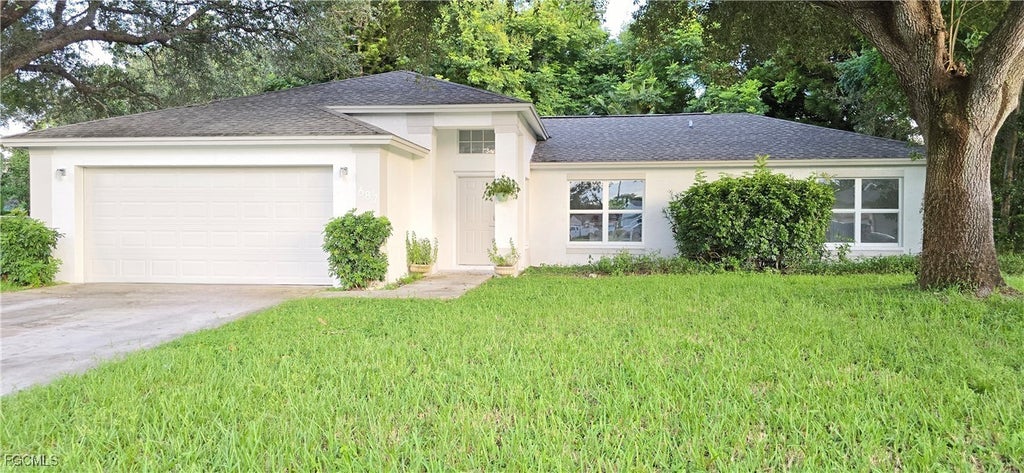 687 Grove Dr, Naples