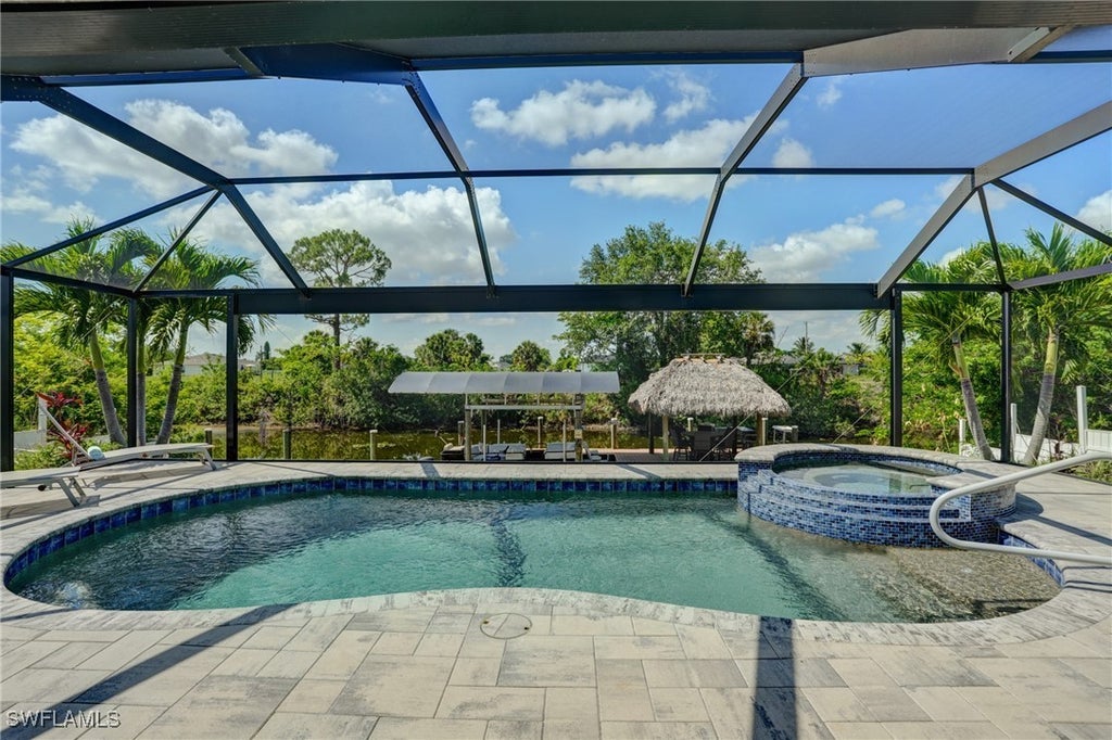 2142 Ne 27th Ter, Cape Coral