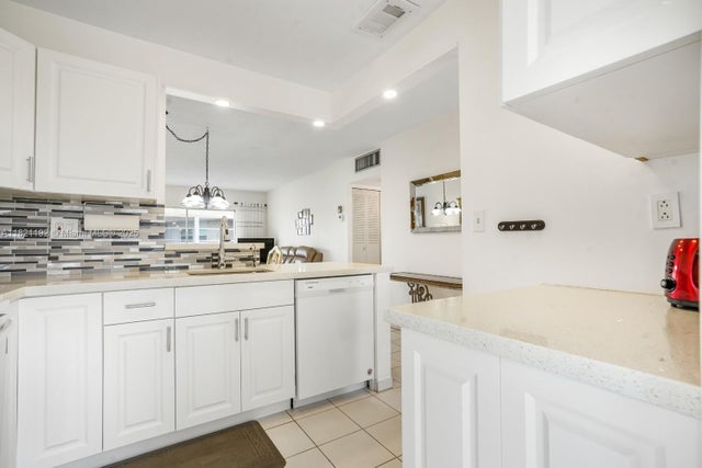 2 of 36 - 4706 Nw 36th St 616, Lauderdale Lakes, FL