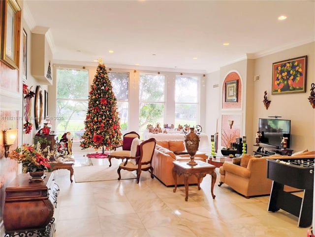 3 of 41 - 5706 White Hickory Cir, Tamarac, FL