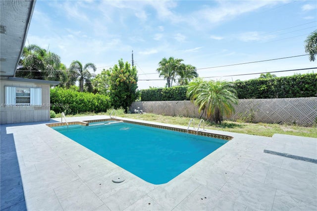 4 of 40 - 169 Duke Dr, Lake Worth, FL
