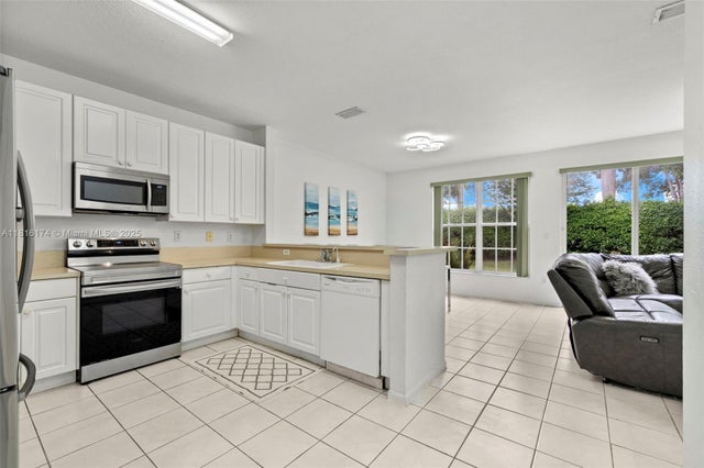 4 of 74 - 1968 Nw 79th Way, Pembroke Pines, FL