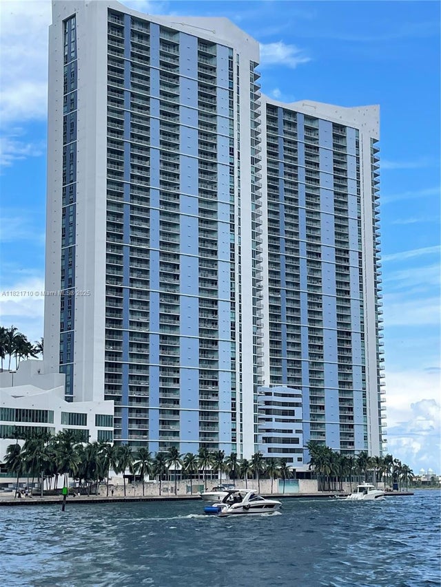1 of 21 - 335 S Biscayne Blvd 3400, Miami, FL