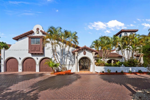 4 of 59 - 800 Diplomat Pkwy, Hallandale Beach, FL