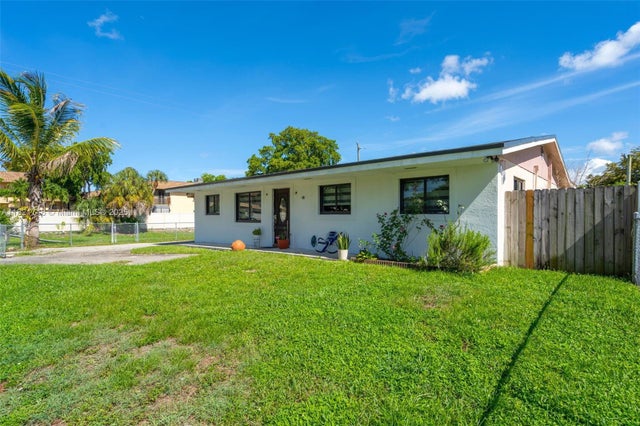 4 of 39 - 7100 Mcclellan St, Hollywood, FL