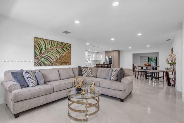 5 of 39 - 7100 Mcclellan St, Hollywood, FL