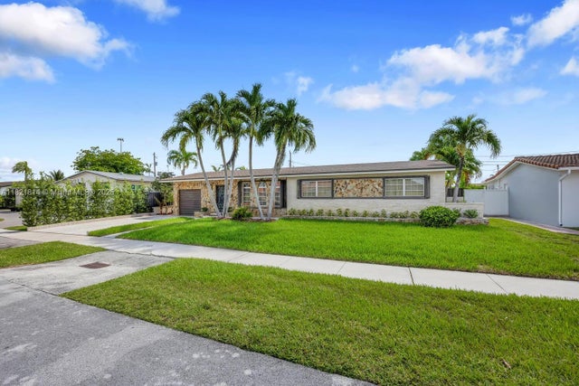 2 of 29 - 5025 Sw 90th Ct, Miami, FL