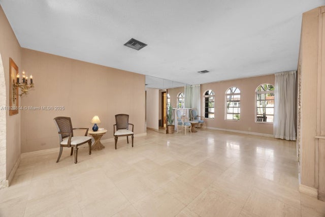 5 of 29 - 5025 Sw 90th Ct, Miami, FL