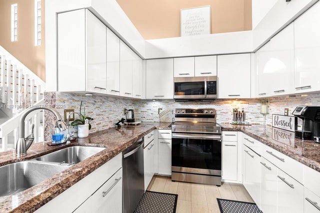 4 of 59 - 6987 Charlotte Ct, Margate, FL