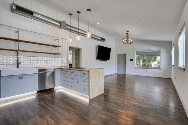5 of 30 - 2305 Sw 19th Ter, Miami, FL