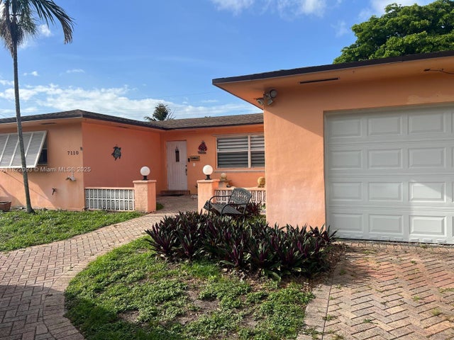 1 of 40 - 7110 Sw 11th St, Pembroke Pines, FL
