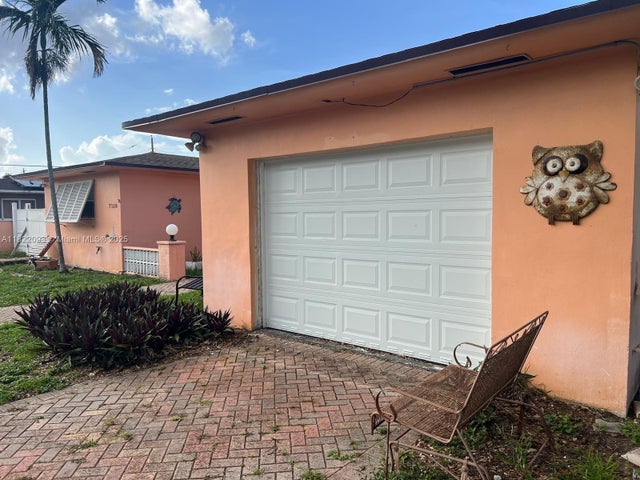 2 of 40 - 7110 Sw 11th St, Pembroke Pines, FL